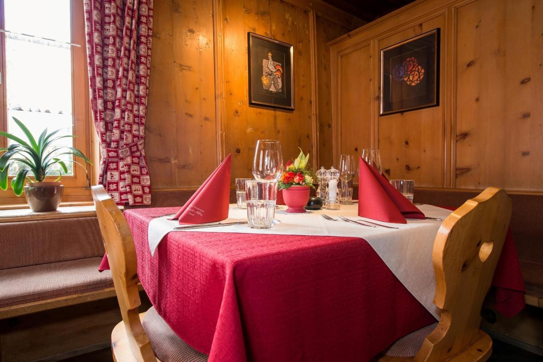 Crusch Alba Hotel Scuol Exterior photo